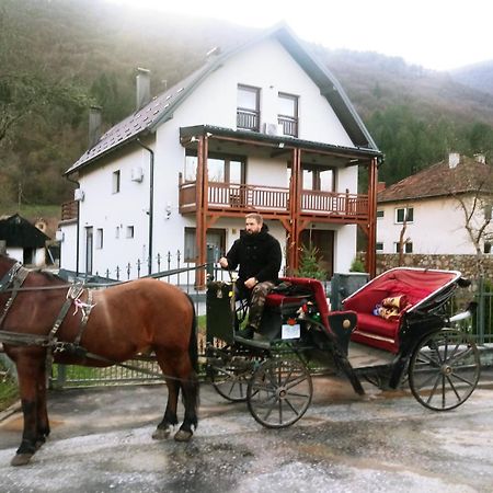 Villa Vrelo Bosne ซาราเยโว ภายนอก รูปภาพ